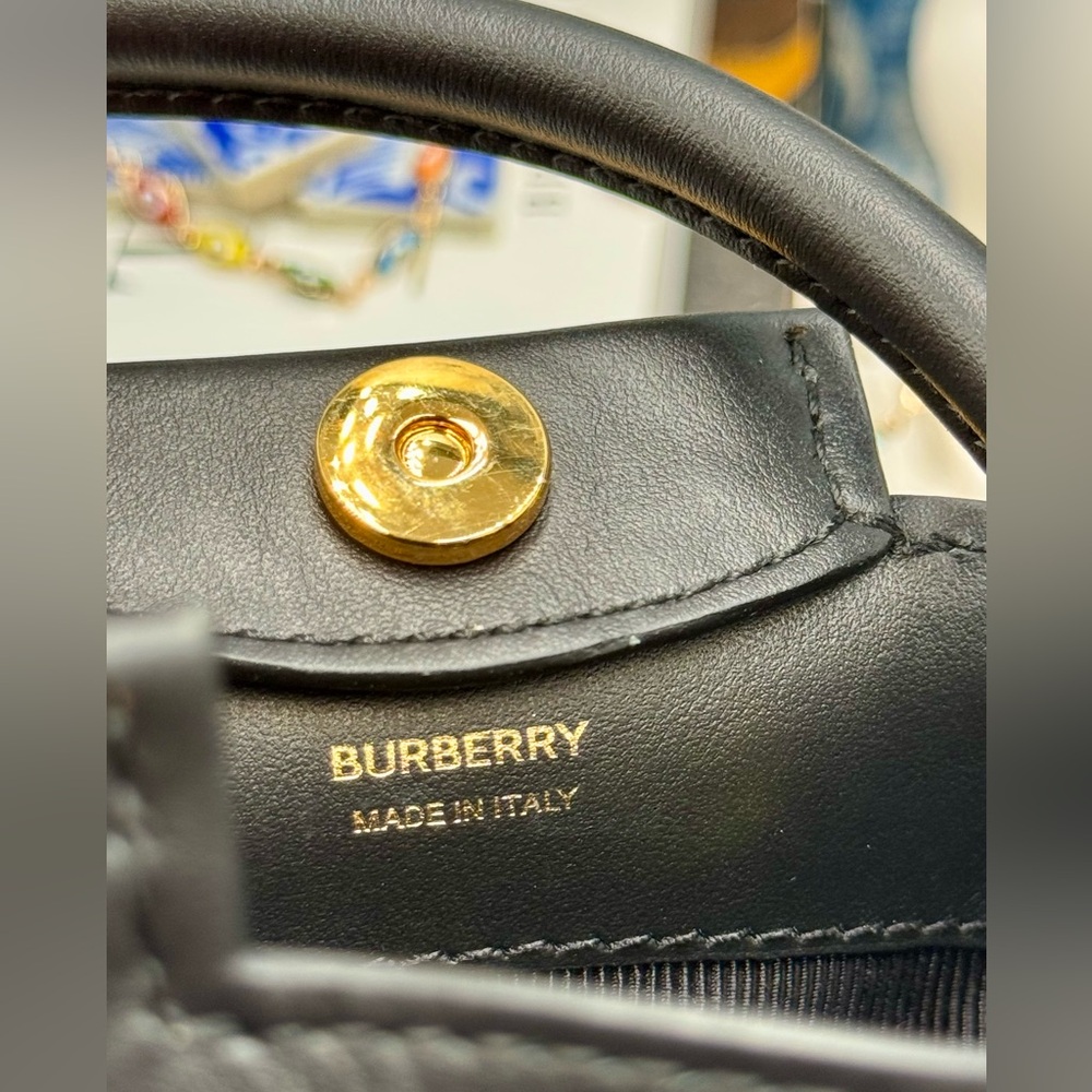 🆕 BURBERRY 🧿 NWOT Monogram Motif Bucket Crossbody Bag, Black - AUTHENTICATED - Picture 11 of 14